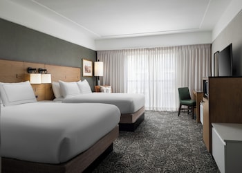 2 Double Beds