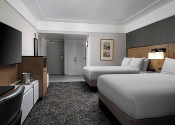 2 Double Beds