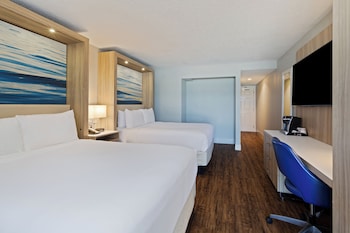 Standard Room, 2 Queen Beds, Oceanfront (Ground Floor)