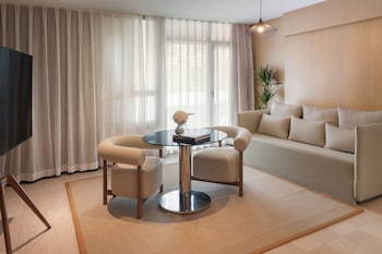 Grand Suite (The Level Grand Suite)