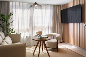 The Level, Suite
