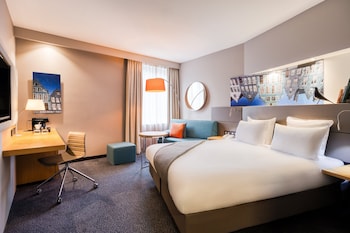 Standard Room, 1 Queen Bed, City View