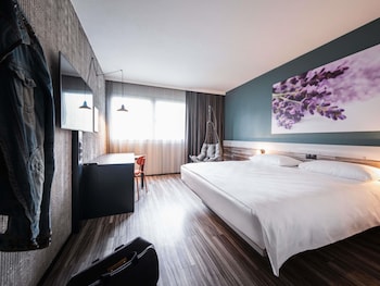 Standard Room, 1 King Bed