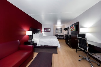 Suite, 1 King Bed (Smoke Free)