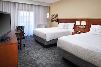 Room, 2 Queen Beds, Hearing Accessible (Roll-in Shower)