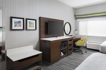 Room, 1 King Bed, Refrigerator & Microwave
