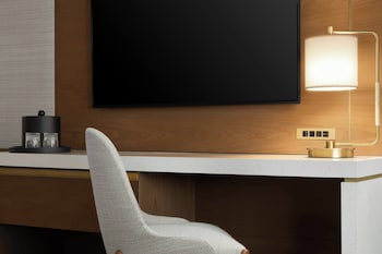 Club Room, 1 King Bed