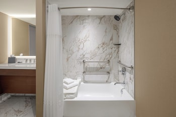 Room, 1 King Bed (Mobility/Hearing Accessible, Tub)