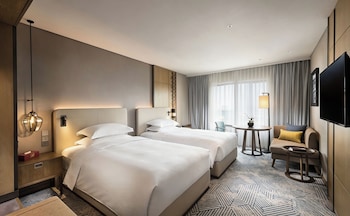 Executive Room, 2 Twin Beds, City View