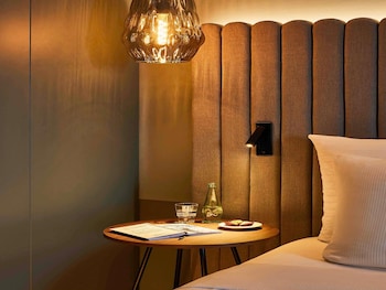 Superior Room, 1 Queen Bed (Superior)
