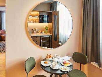 Deluxe Room, 1 Double Bed, Kitchenette (Premium)