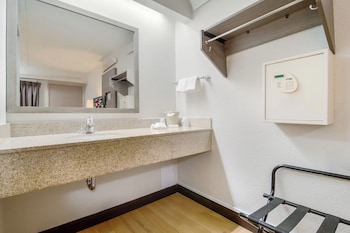 Deluxe Room, 2 Double Beds (Smoke Free)