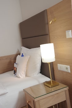 Suite, 1 Double Bed, Kitchen (Separate Lounge)