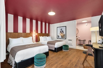Standard Room, 2 Double Beds, Non Smoking
