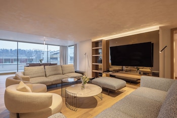Grand Room, Multiple Beds, Balcony, Annex Building