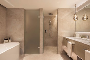 Executive Room, 1 King Bed, Balcony, Annex Building