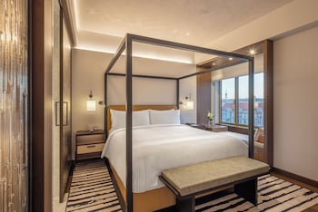Presidential Suite, 1 King Bed, Club Lounge Access