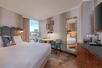 Room, 1 King Bed, City View
