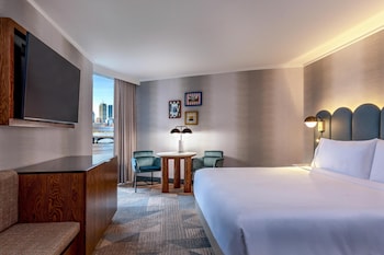 Room, 1 King Bed, Accessible, River View (Hearing, Roll-In Shower)