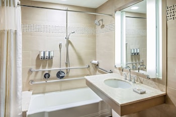 Room, 1 King Bed, Accessible (River, Hearing, Tub)