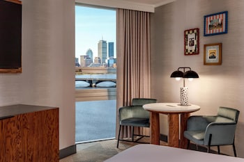 Room, 1 King Bed, Accessible, River View (Hearing, Roll-In Shower)