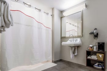 Deluxe Room, 2 Double Beds, Accessible (Roll-In Shower, Smoke Free)