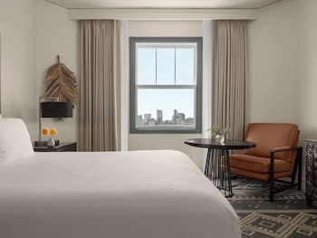 Standard Room, 1 Queen Bed, City View
