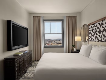 Standard Room, 1 King Bed, City View