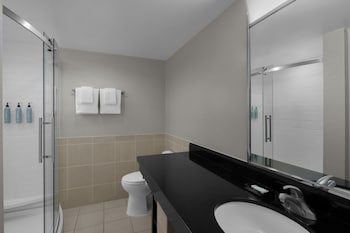 Superior Room, 2 Queen Beds, Poolside