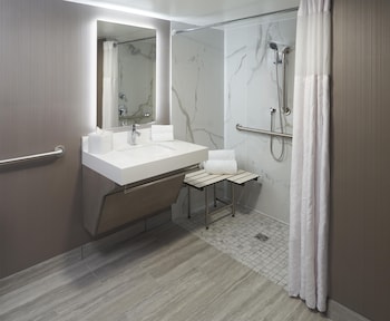 Premium Room, 2 Queen Beds, Mobility Accessible