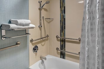 Suite, 1 King Bed with Sofa bed, Accessible Bathtub