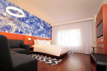 Room, 1 King Bed (No View)