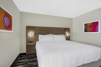 Standard Room, 1 King Bed, Non Smoking (Small Room)