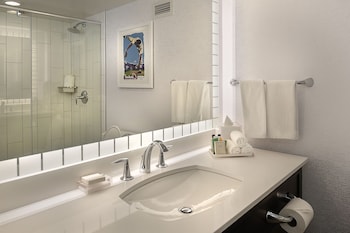 Room, 2 Queen Beds (Landmark View)