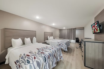 Deluxe Room, 2 Queen Beds, Smoking