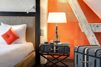 Family Suite, 1 King Bed, Bathtub (Separate Living Room)