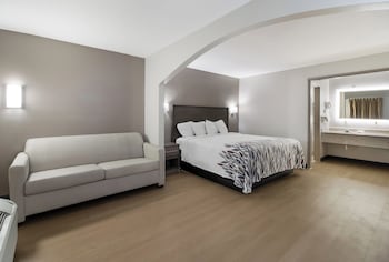 Suite, 1 King Bed, Non Smoking