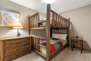3-BD Lake View Condo W/ Loft - 1114