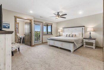 3-BD Lake View Condo W/ Loft - Penthouse Suite - 1212