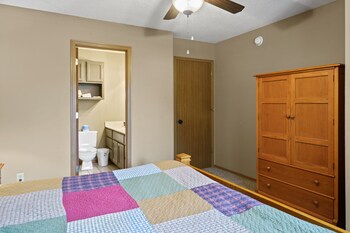 2-BD Waterfront Walk-In Condo - 606