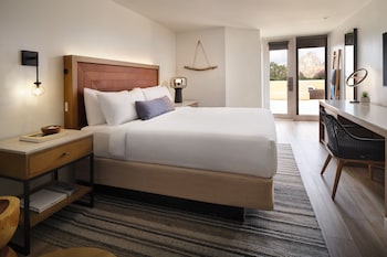 Room, 1 King Bed, Terrace (Mobility Accessible, Roll-in Shower)