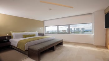 Suite, 1 King Bed, Terrace, Lagoon View