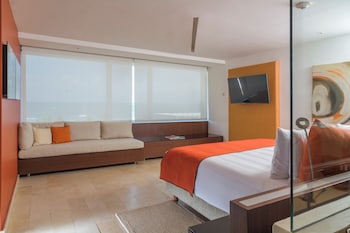 Room, 1 King Bed, Club Lounge Access, Lagoon View (Lagoon View)