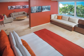 Deluxe Suite (Intercontinental)