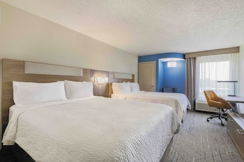 Room, 2 Queen Beds, Non Smoking