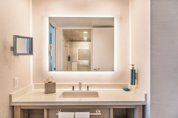Standard Room, 2 Queen Beds, Accessible (Communications, Walk In Shower)