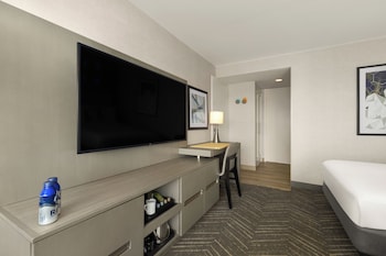Standard Room, 2 Queen Beds, Accessible (Communications, Walk In Shower)