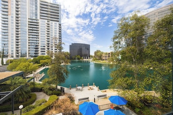 Standard Room, 1 King Bed, Accessible, Lake View (Communications Accessible)