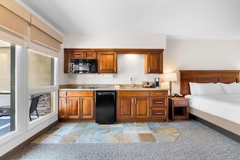 Standard Room, 1 King Bed, Jetted Tub, River View