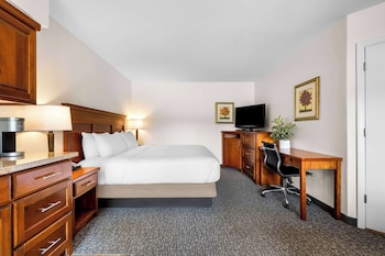 Standard Room, 1 King Bed, Jetted Tub, River View